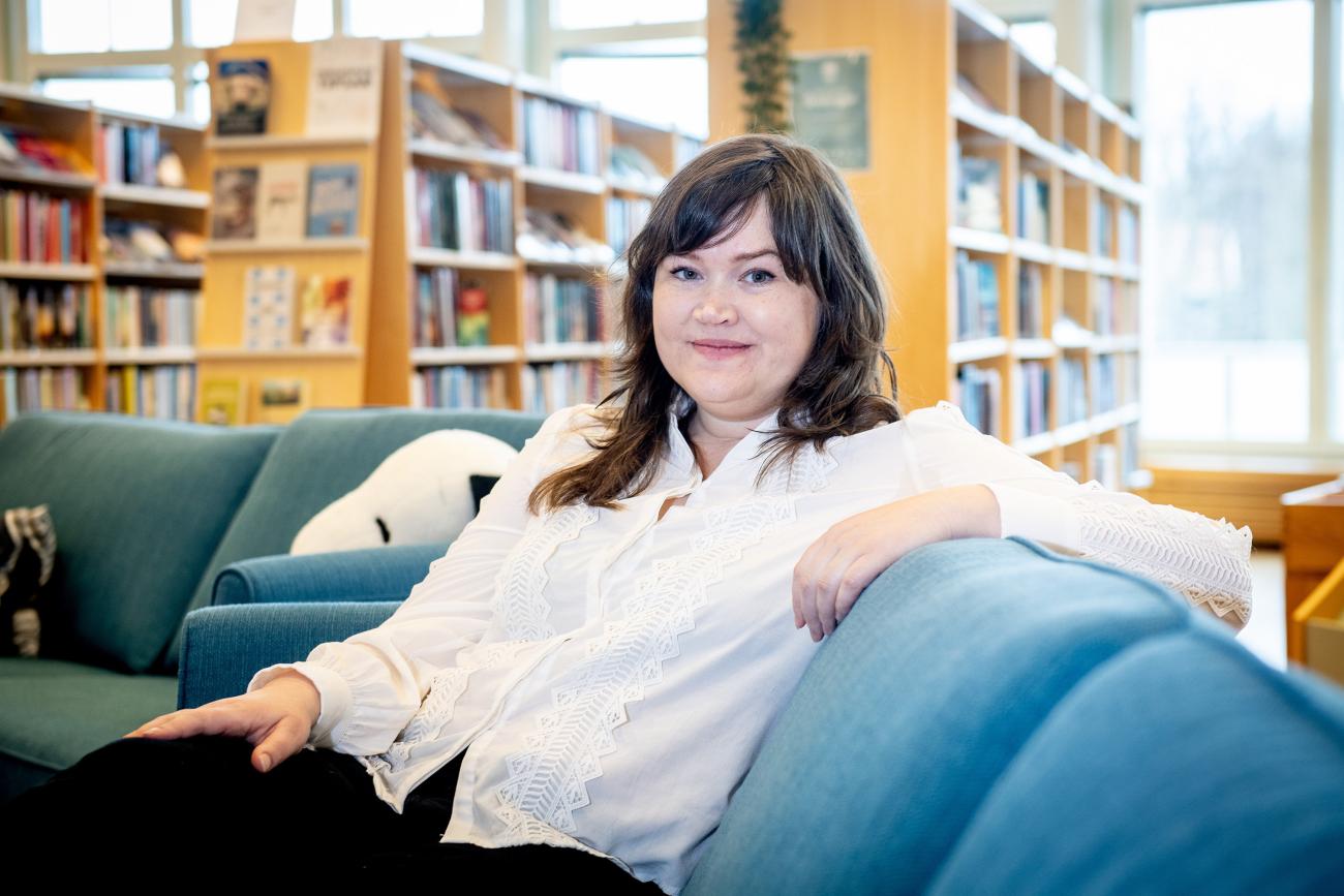 Klara Molker är ny biblioteks- och kulturansvarig i Finström.